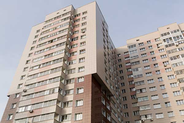 Облицовка фасада ЖК Белая звезда фасадными системами из керамогранита в Москве