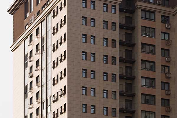 ЖК Дуэт облицован вентилируемыми фасадами Вектор.