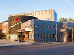Здание музея Прорыв Блокады облицован вентфасадами Вектор